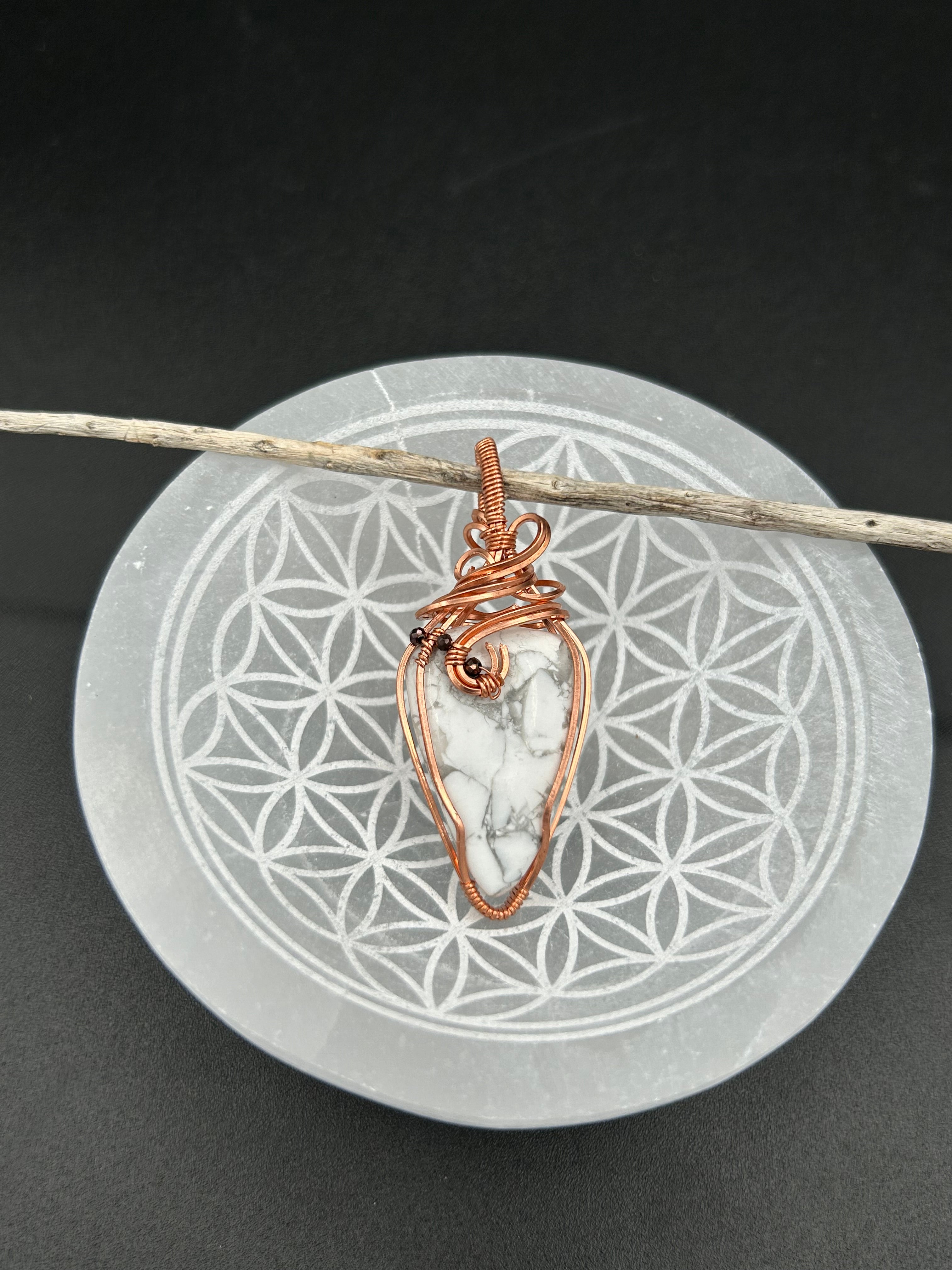 Howlite in Copper