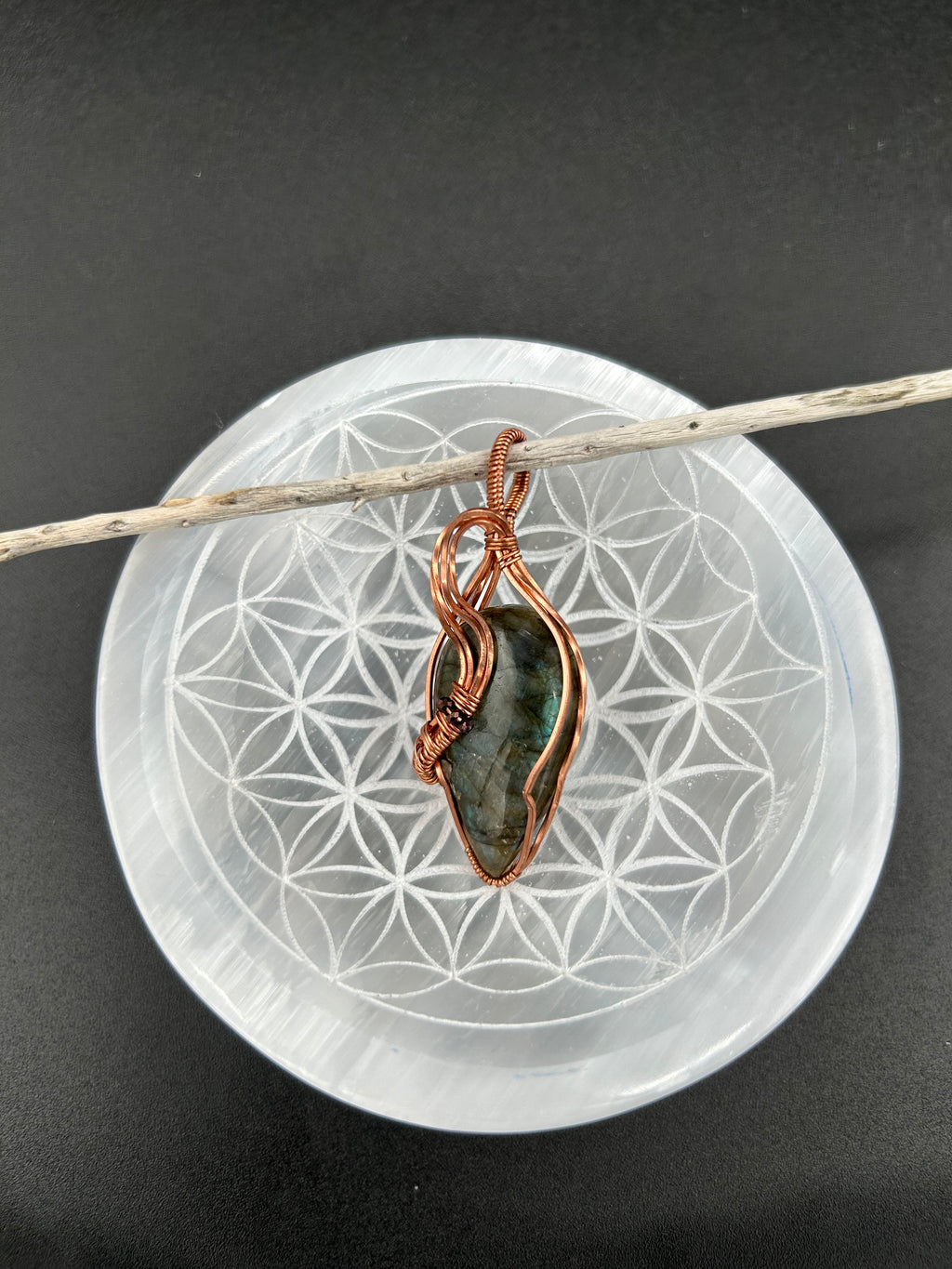 The Quiet Sight Necklace