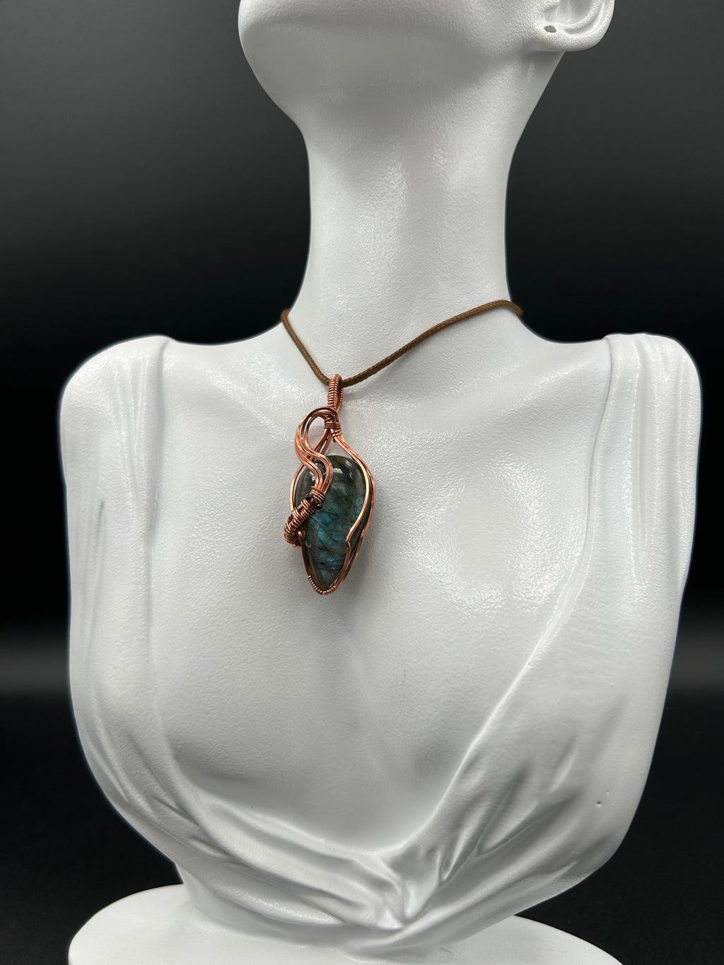 The Quiet Sight Necklace